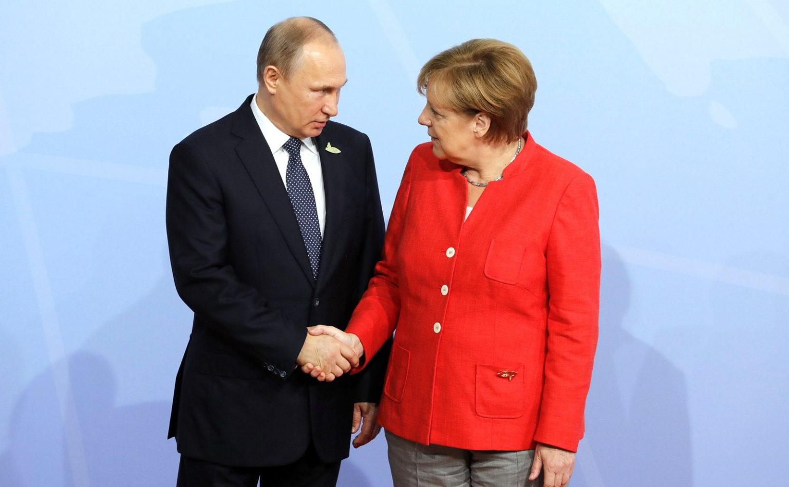 Angela_Merkel_and_Vladimir_Putin_(2017-07-07)
