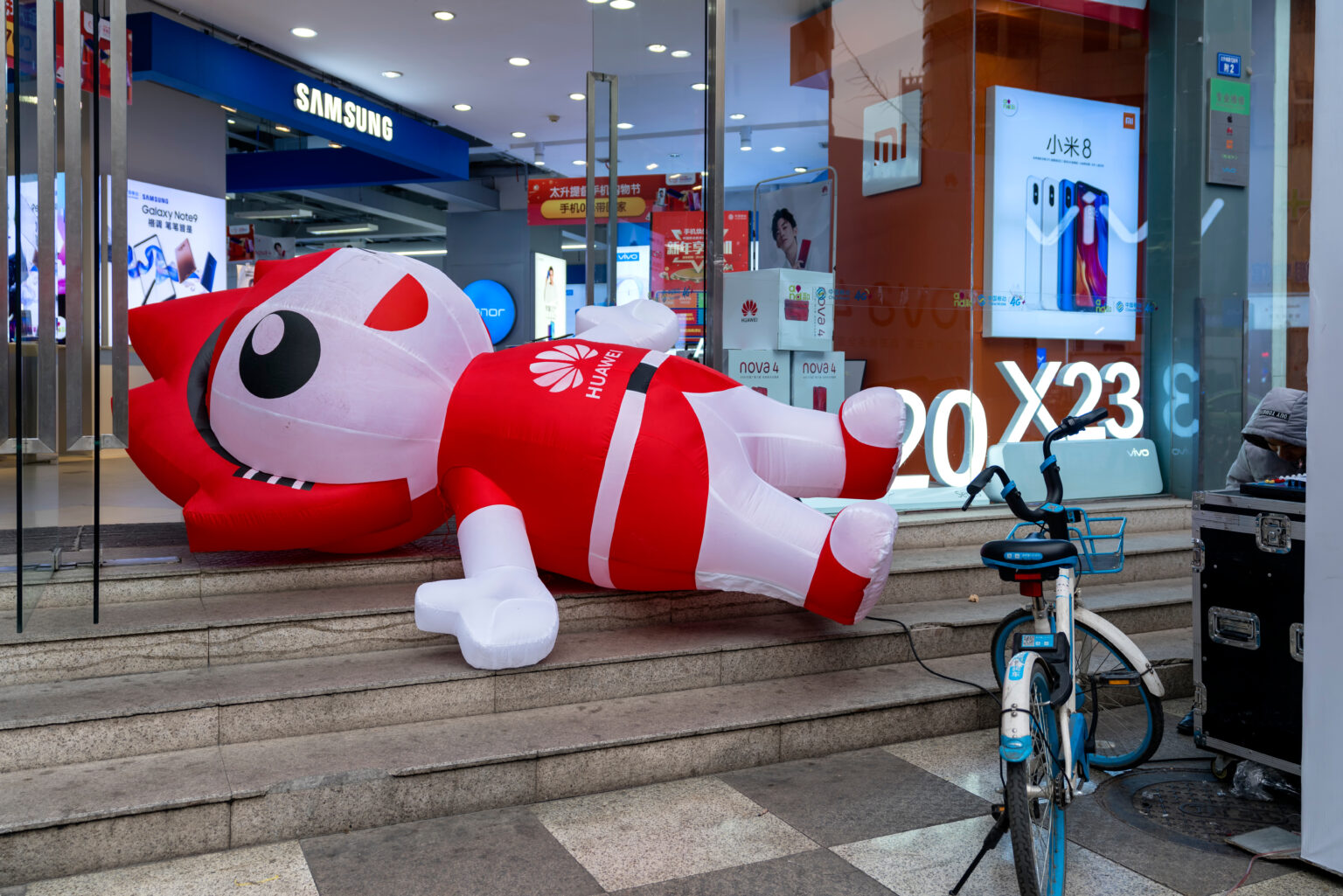 Chengdu,,Sichaun,/,China,-,December,20,2018:,Huawei's,Retail