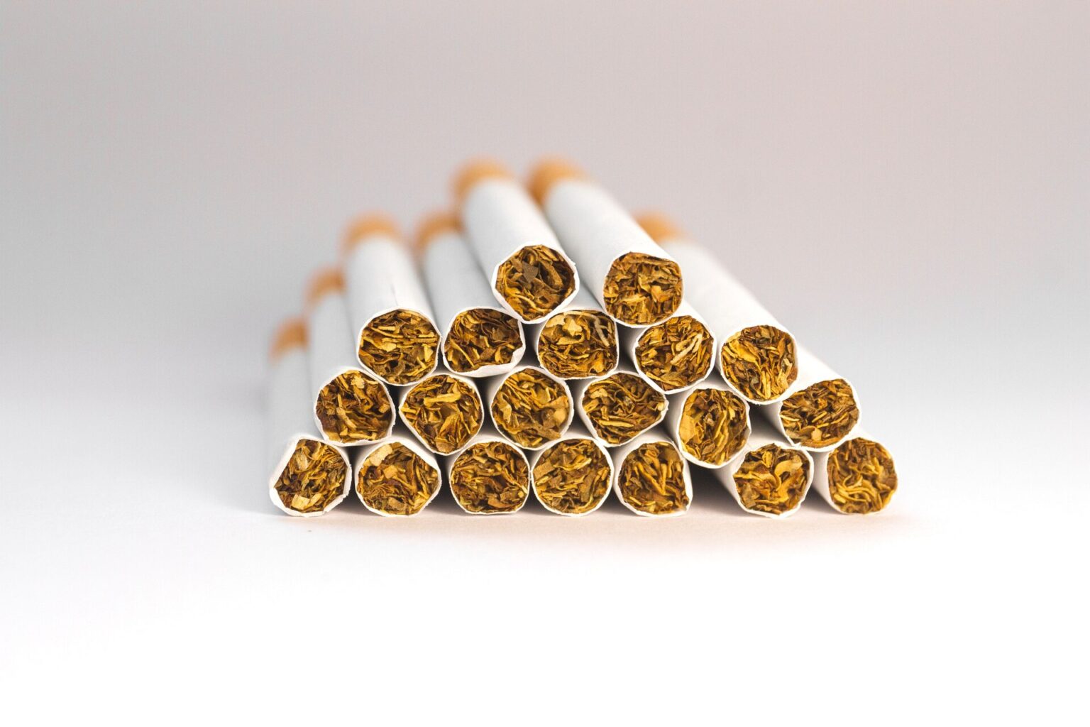 Cigarette_(249090273)